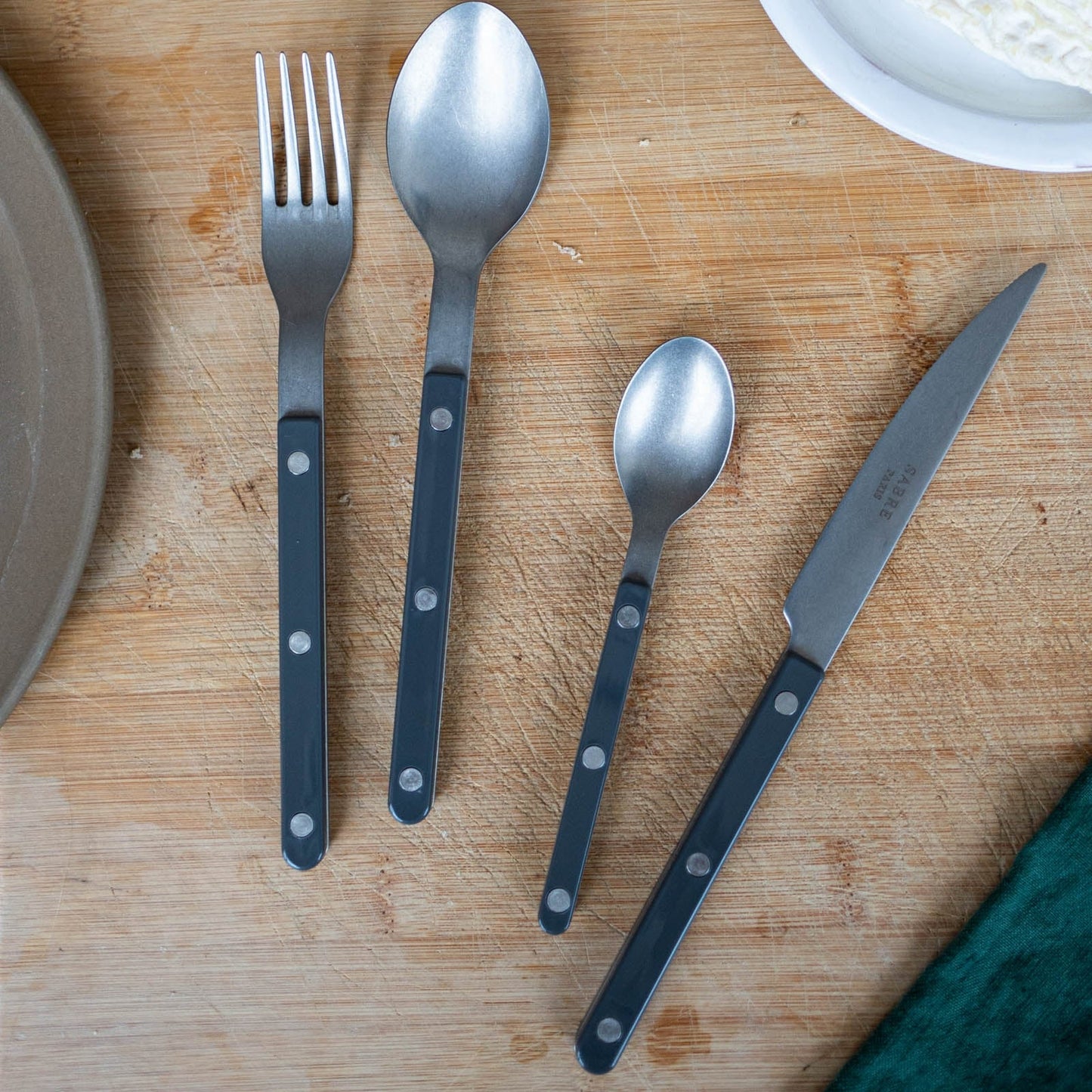 Sabre Bistrot Solid Vintage 5pc Place Setting - Dark Grey