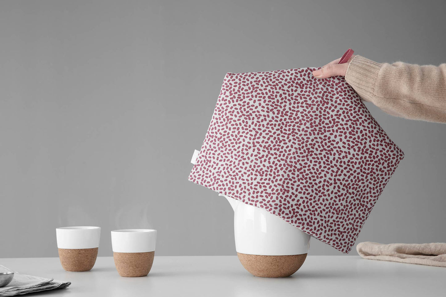 Jaimi™ Traditional Tea Cosy / Teapot Cover: Raspberry