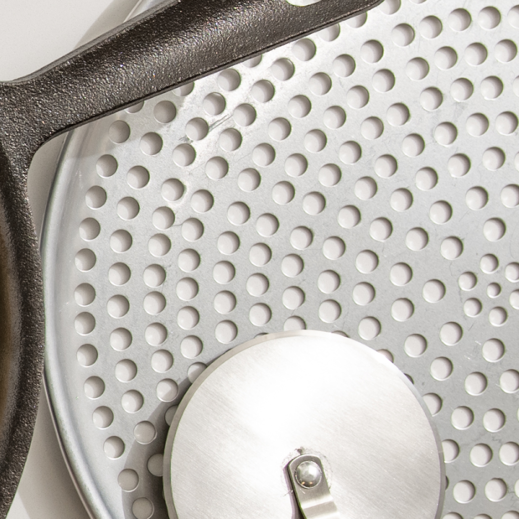 Browne 8" Aluminum Perforated Pizza Pan