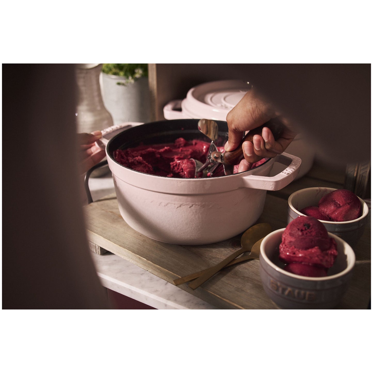 Staub Round Cocotte 2.2L/2.25-Qt Sorbet Rose