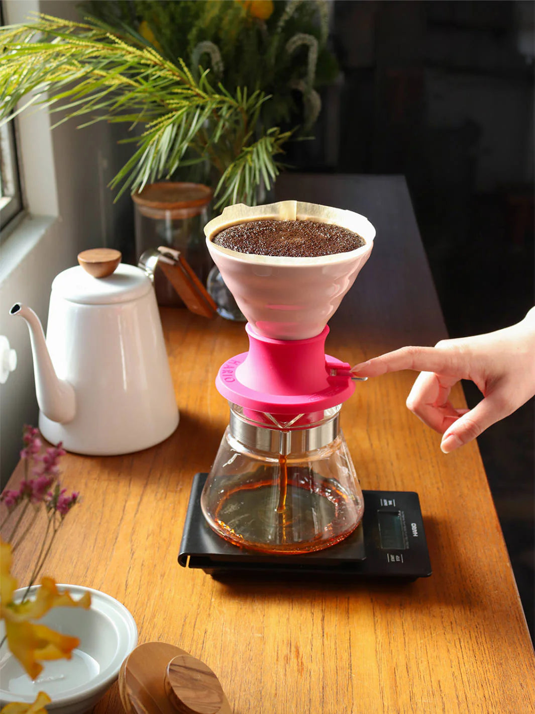 HARIO V60-02 SWITCH Immersion Dripper (200ml/6.76oz) (Ceramic) - Berry Pink