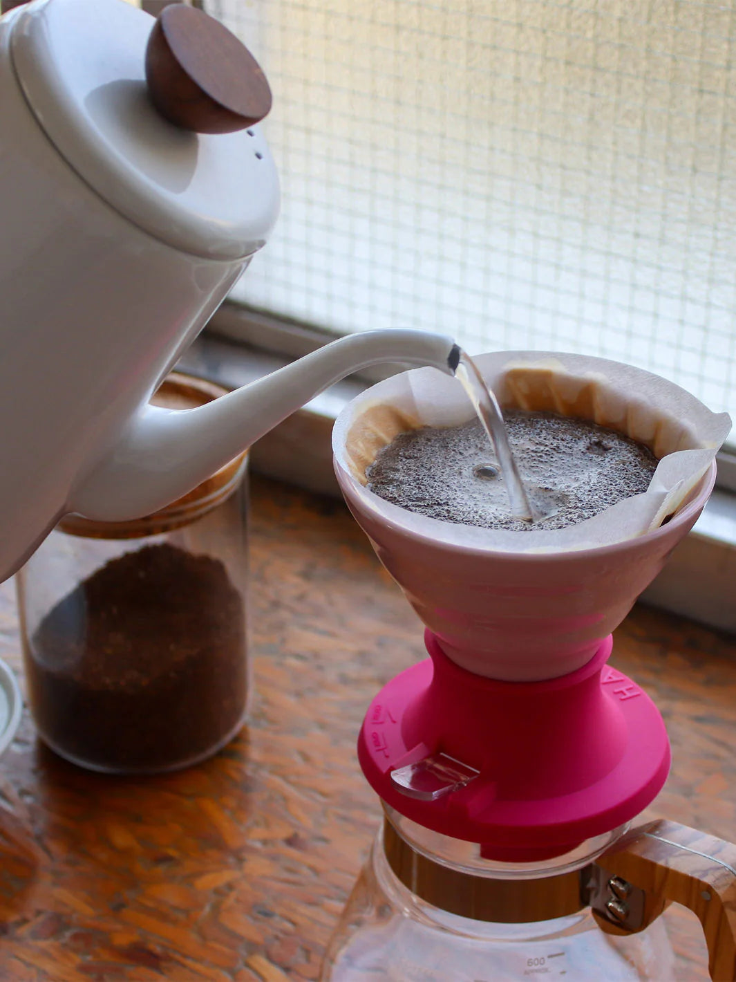 HARIO V60-02 SWITCH Immersion Dripper (200ml/6.76oz) (Ceramic) - Berry Pink