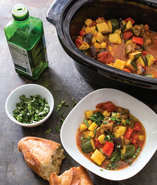 The Complete Slow Cooker From Appetizers to Desserts - 400 Must-Have Recipes That Cook While You Play (or Work) - America's Test Kitchen