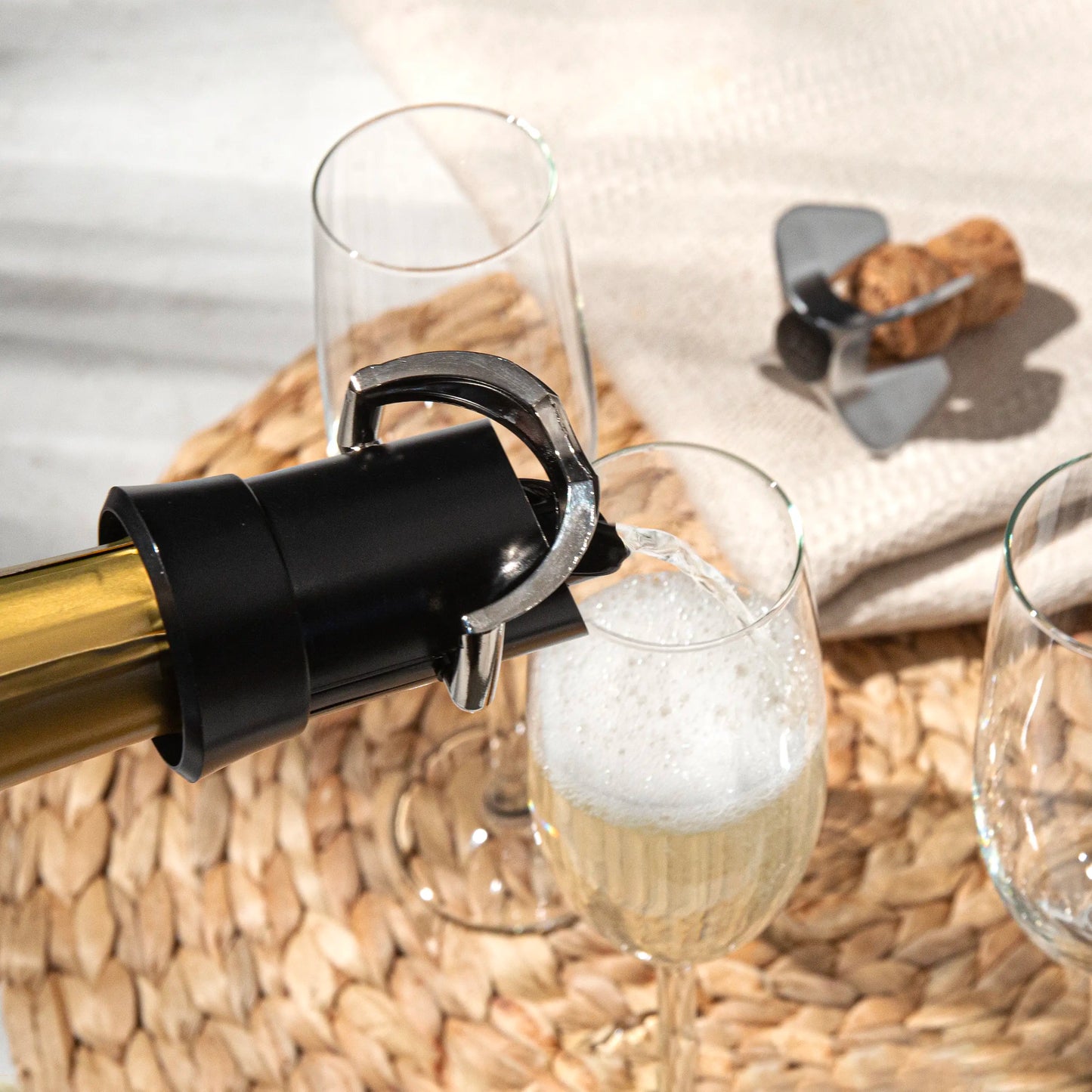 Vacu Vin Champagne Saver & Server - Black