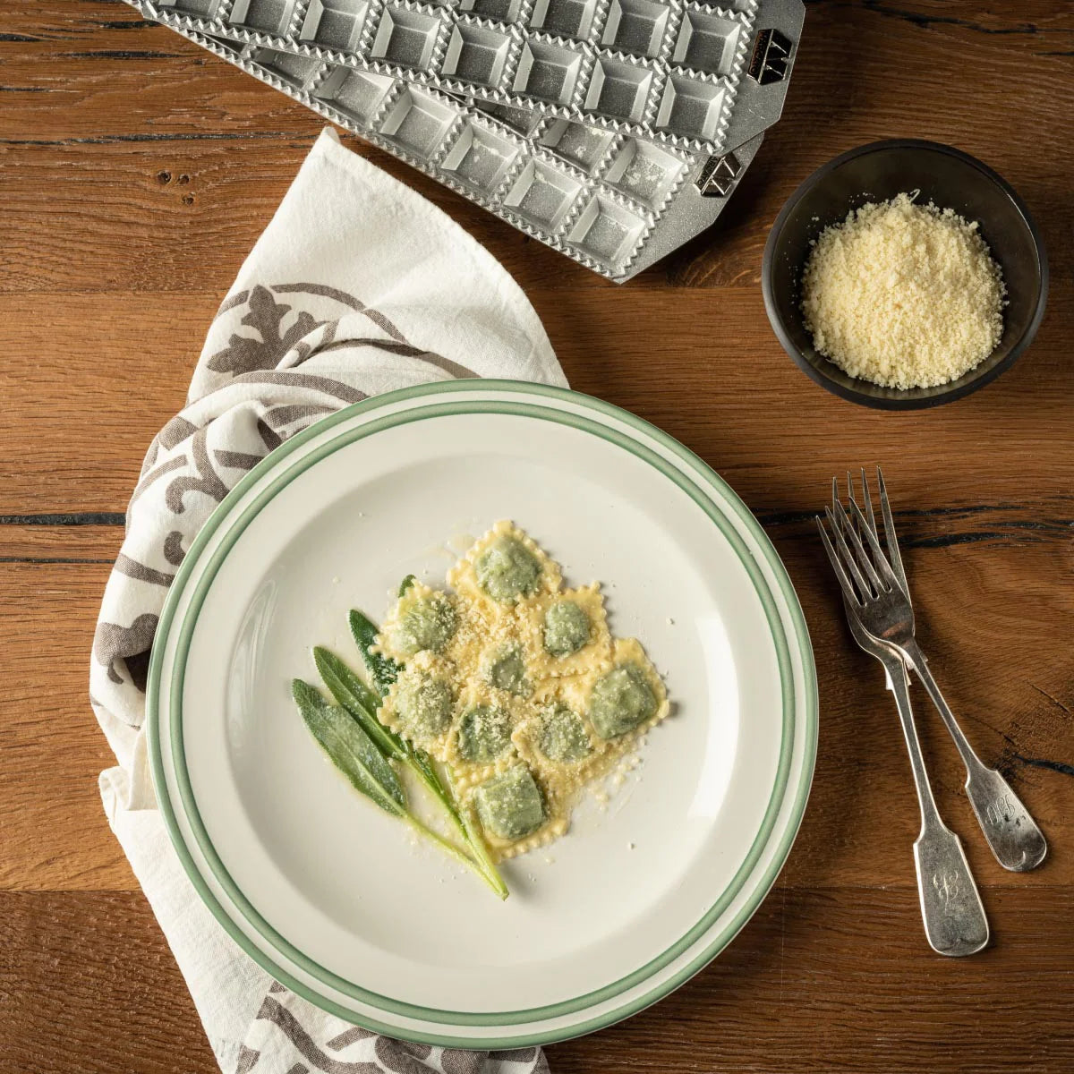 Marcato Ravioli Mold 36 Squared Ravioli with Rolling Pin