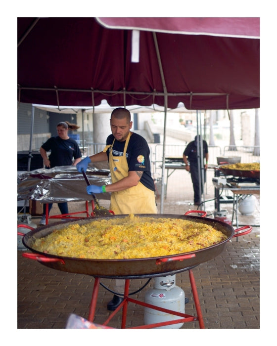 The World Central Kitchen Cookbook: Feeding Humanity, Feeding Hope - José Andrés