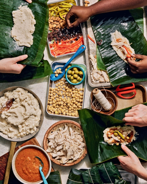 The World Central Kitchen Cookbook: Feeding Humanity, Feeding Hope - José Andrés