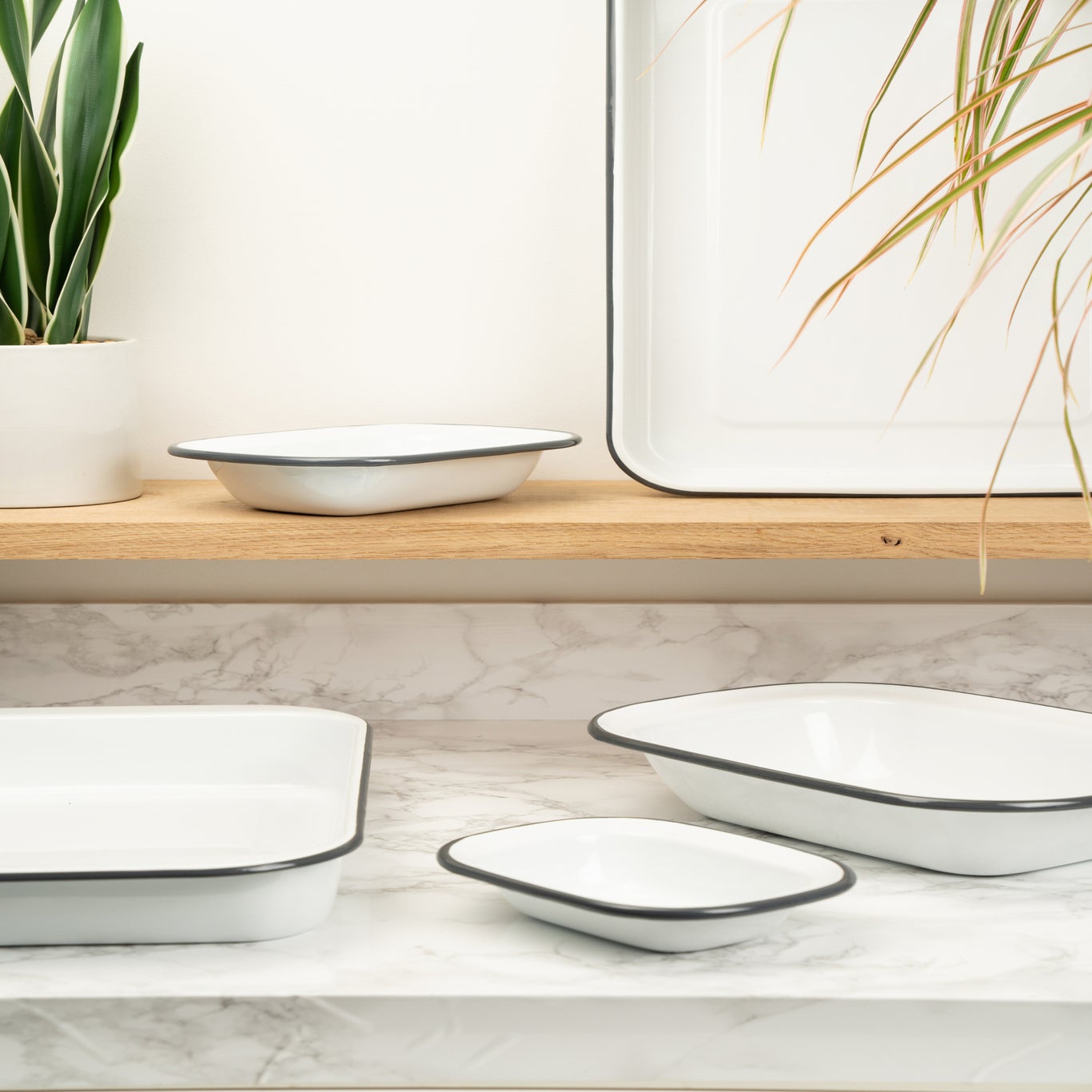 Kitchen Pantry Enamel Rect. Pie Dish 16cm