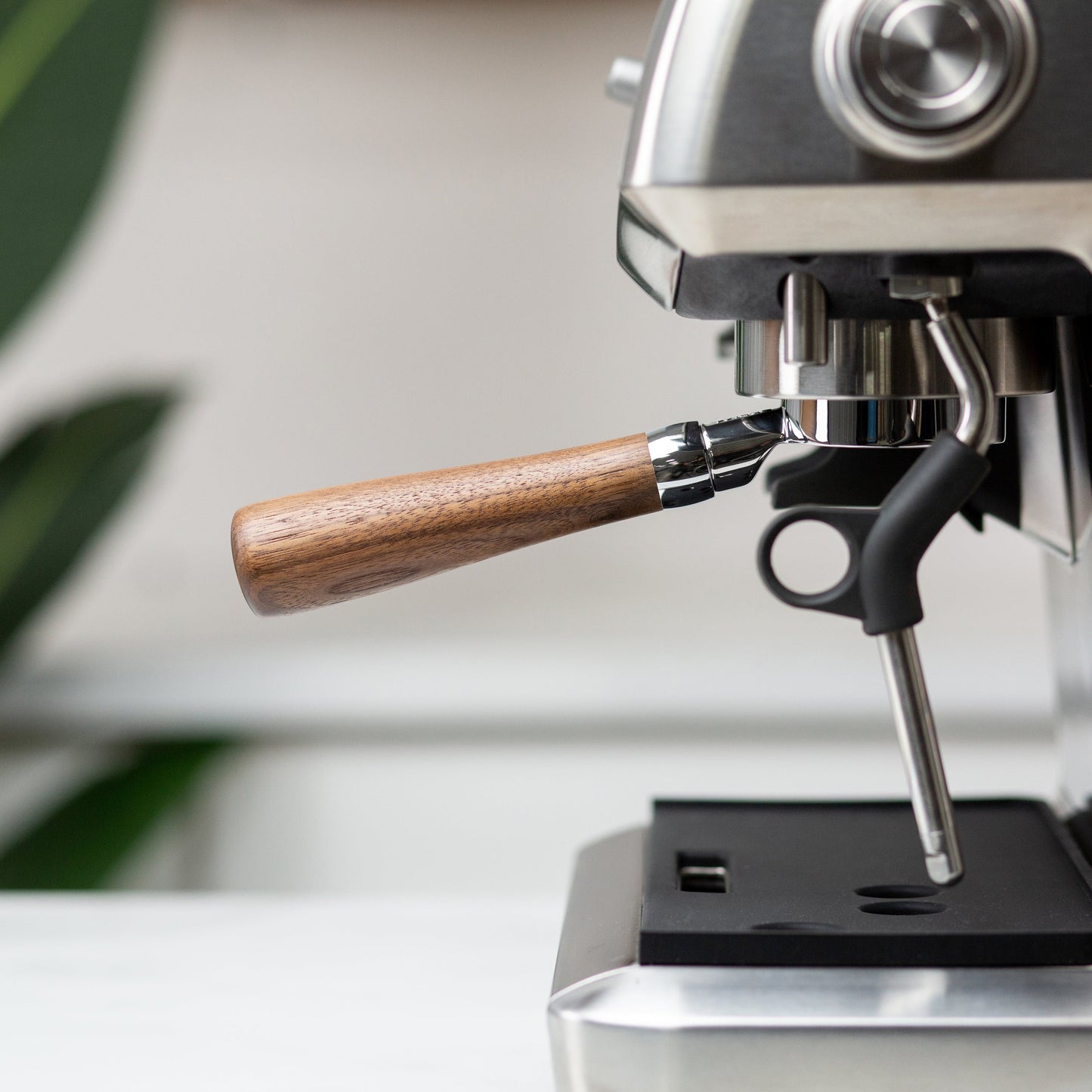 Crema Bottomless Portafilter - 54mm - Walnut