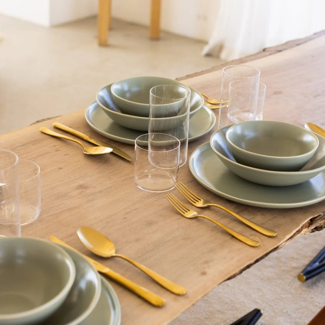 Fable Dinnerware Set - Beachgrass Green 16 pieces