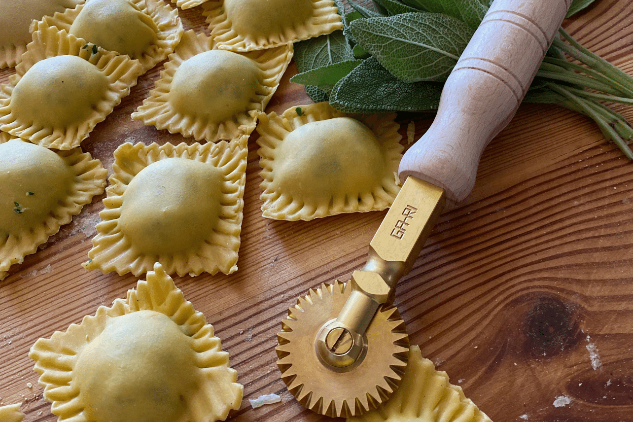 Italian Pasta Fluted Wheel Cutter - Brass Wheel