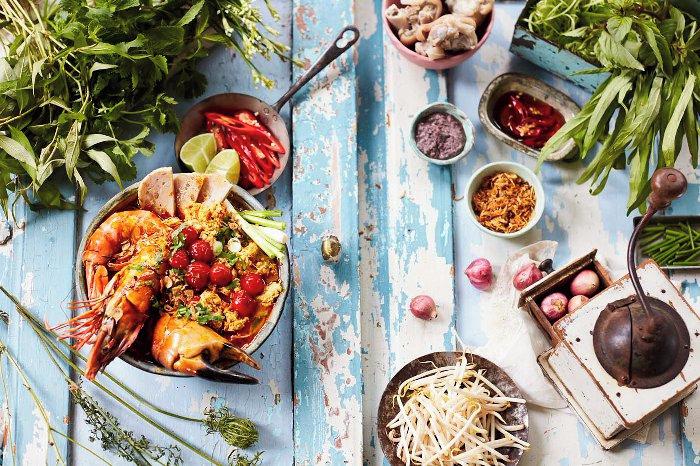 The Little Viet Kitchen: Over 100 authentic and delicious Vietnamese recipes - Thuy Diem Pham