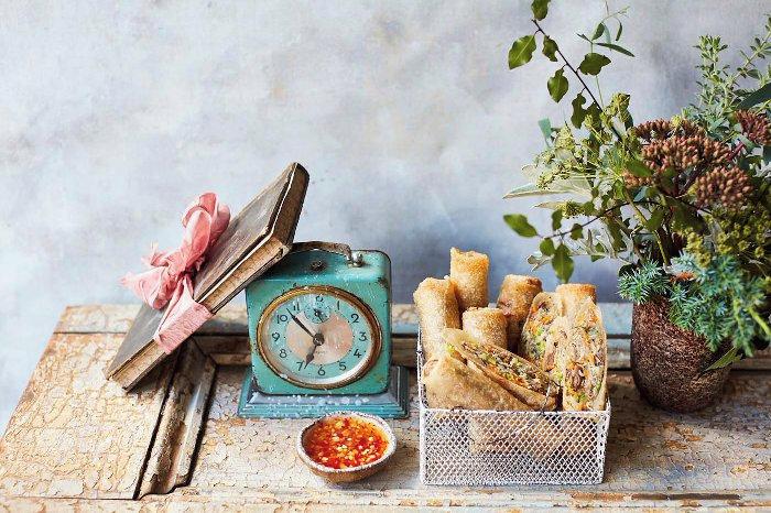 The Little Viet Kitchen: Over 100 authentic and delicious Vietnamese recipes - Thuy Diem Pham