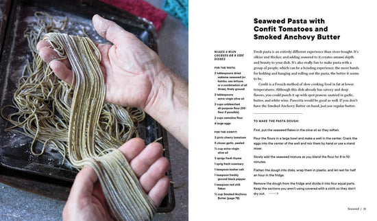 Forage. Gather. Feast.: 100+ Recipes from West Coast Forests, Shores, and Urban Spaces - Maria Finn & Marla Aufmuth