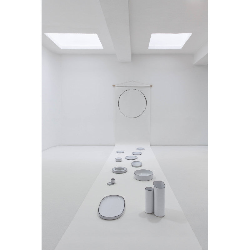 Caractère Oval Service Plate - White 18.25x11.25in