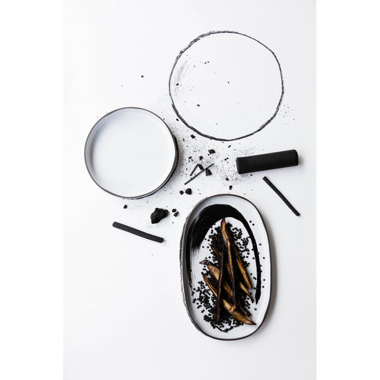 Caractère Oval Service Plate - White 18.25x11.25in