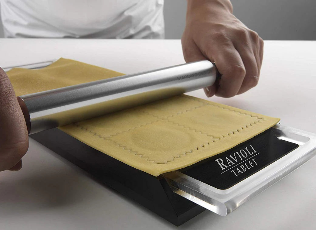Marcato Ravioli Tablet with Rolling Pin - Black