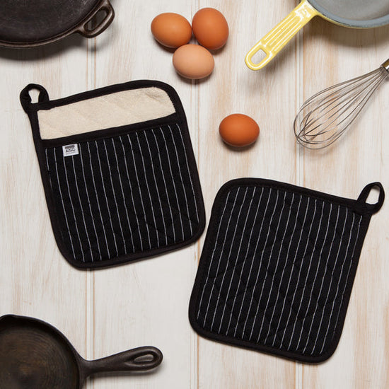 Load image into Gallery viewer, Pot Holder - Superior - Pinstripe Black
